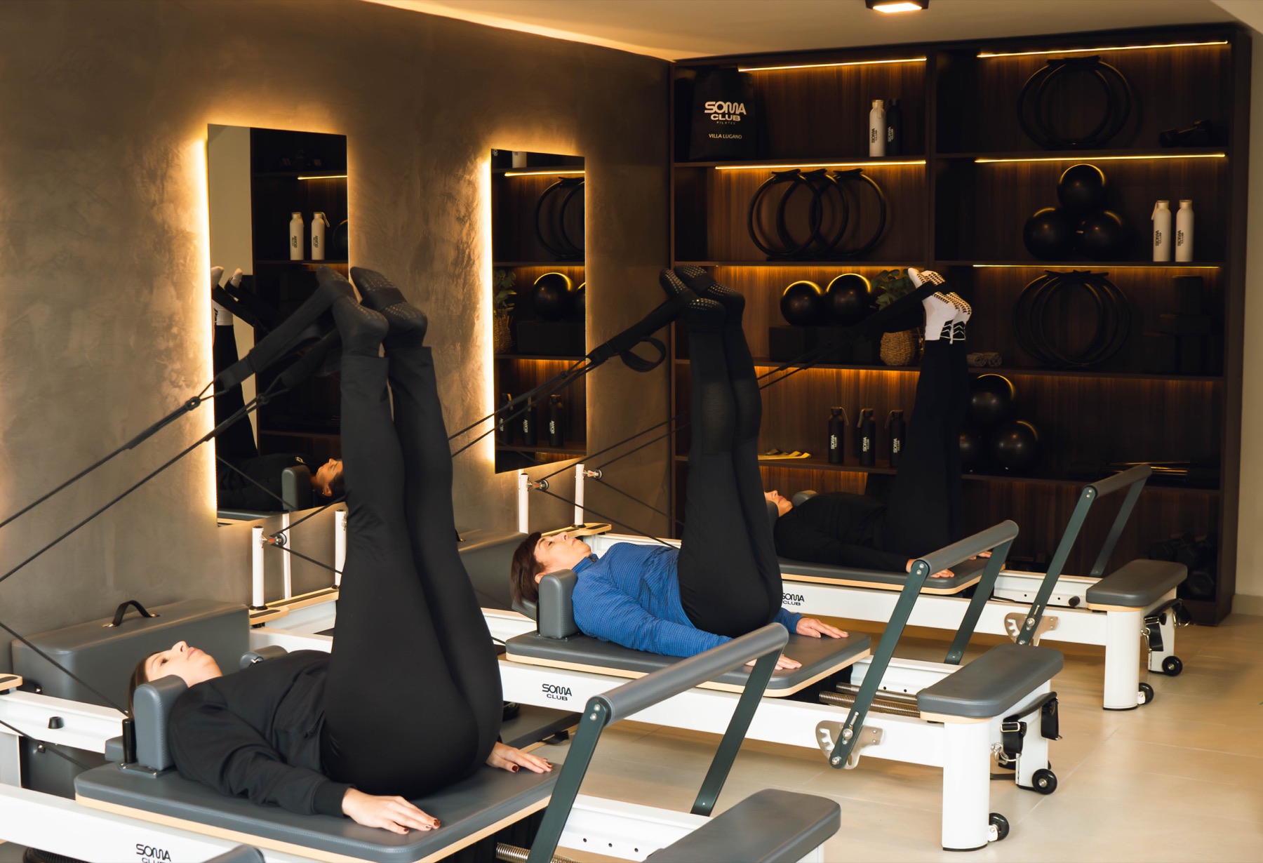 Grupo entrenando en reformer en SOMA Club